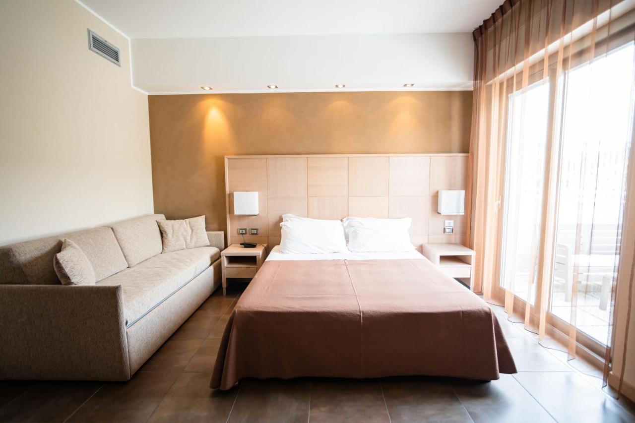 Hotel Abruzzo Marina Silvi Marina Eksteriør bilde